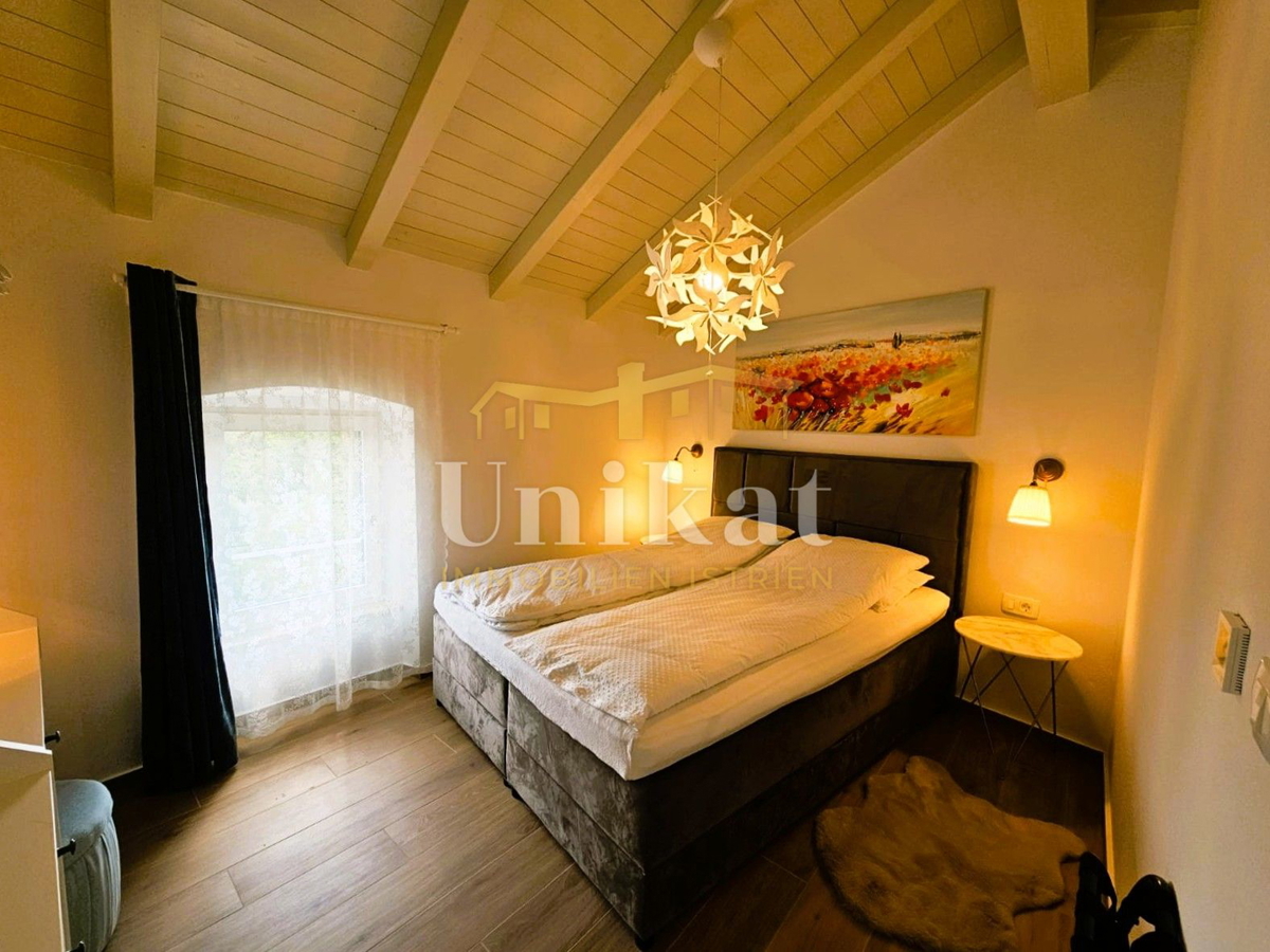 Renovirana kamnita hiša s bazenom in wellness hišico